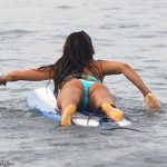 girls_surfing_0