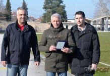 Ο Ρήγας Φεραίος βράβευσε τον Λάκη Μπακάλη (photos)