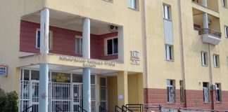 Εισβολή κουκουλοφόρων στο ΙΚΑ Βόλου - Κατηγορούν γιατρό για σεξουαλική κακοποίηση