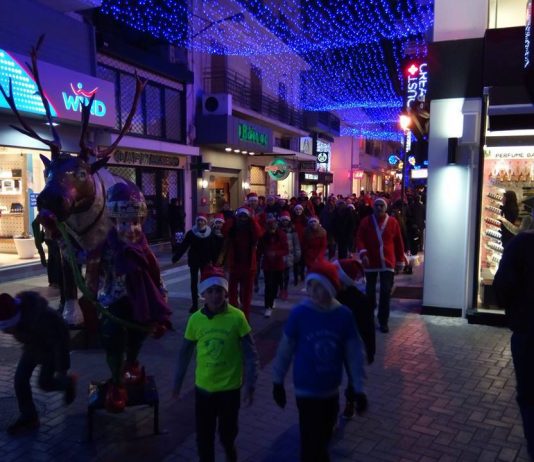Χάρηκαν τη διαδρομή στο «3ο Volos Santa Run»