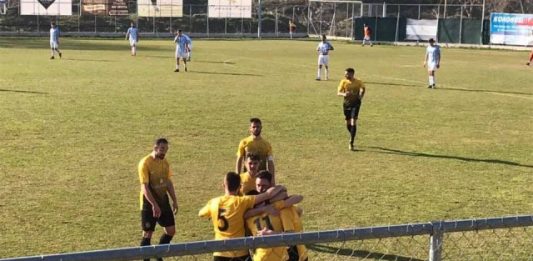 «Οι κύριοι με τα μαύρα δεν αφήνουν τις ομάδες να παίξουν ποδόσφαιρο»