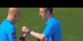 Βοηθός διαιτητή πέταξε το σημαιάκι κι έτρεξε στην τουαλέτα για να ανακουφιστεί...