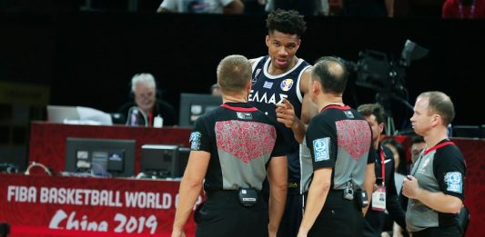 Διαμαρτυρία της ΕΟΚ στη FIBA, ζητά διαγραφή των τριών διαιτητών και όχι μόνο