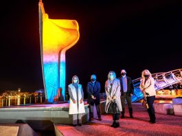 Φώτισε τη γέφυρα η Αντικαρκινική με μηνύματα ελπίδας