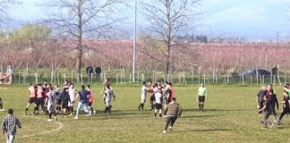 Νέο επεισόδιο βίας - «Μπούκαραν» στο γήπεδο και έδειραν διαιτητή (video)