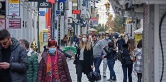 Μάσκες τέλος από σήμερα στους εξωτερικούς χώρους
