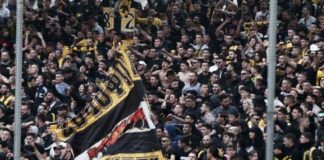 Οργισμένοι οπαδοί της ΑΕΚ στα Σπάτα-Φυγαδεύτηκε από την αστυνομία η αποστολή