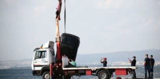 Η τραγική ιστορία πίσω από την αυτοκτονία μητέρας-γιου που δέθηκαν με χειροπέδες και έριξαν το Ι.Χ. στη θάλασσα