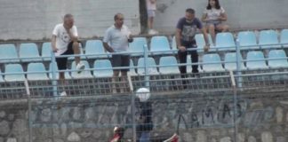 Ντελιβεράς με το μηχανάκι παρέδωσε καφέδες στο γήπεδο την ώρα του φιλικού Λαμία-ΑΕΚ Β!
