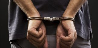 Βόλος: Χειροπέδες σε νταή που κυνηγούσε την 26χρονη σύντροφό του με κατσαβίδι