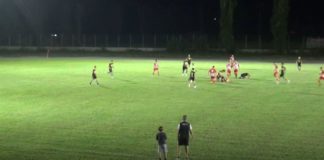 ΒΙΝΤΕΟ: Ξύλο και διακοπή σε "φιλικό" στα Φάρσαλα - Μπουνιές και κλωτσιές στον Μετούσι!