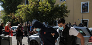 Κολωνός: Πατέρας τριών ανήλικων κοριτσιών ο 42χρονος παιδοβιαστής