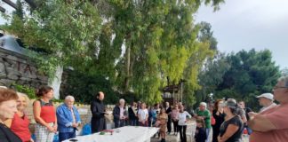 Αγιασμός για "καλοκαιρινή" βουτιά για τους χειμερινούς κολυμβητές του Ιάσονα (pics)