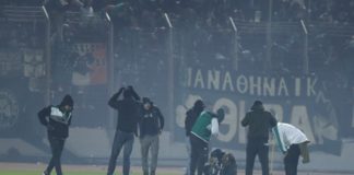 Σκηνές χάους, λιποθυμίες φιλάθλων μετά από ρίψη δακρυγόνων στη Λιβαδειά