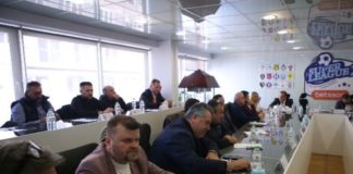 «Φέρνουμε έσοδα και παραιτείται»