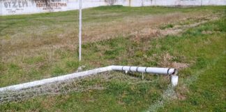 Αθάνατο ελληνικό ποδόσφαιρο: Έκοψαν τα δοκάρια για να μη γίνει το ματς