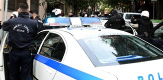Επίθεση 30 ατόμων σε δύο έξω από το Εφετείο για οπαδικούς λόγους, μαχαίρωσαν ένα άτομο