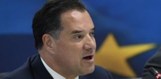 Ο Άδωνις ξανά στο πλευρό του Πορτοσάλτε - «Εμετικό το πανό στο ΣΕΦ» (pic)