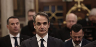 Μητσοτάκης στους συγγενείς των θυμάτων στα Τέμπη: «Οφείλω μια μεγάλη συγγνώμη»