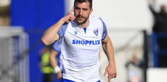 “Φλερτάρει” με Βασίλη Μάντζη η Νίκη Βόλου