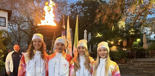 Αθλητές του ΕΟΣ Βόλου στην Ολυμπιακή Λαμπαδηδρομία (pics)