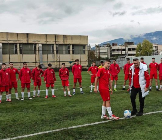 Θερμές ευχαριστίες από την Β’ ομάδα του Ολυμπιακού Βόλου στον Σάκη Τζήμα: «Παραπάνω από συνεπής»