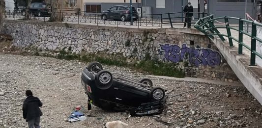 Βόλος: Νεαρός οδηγός έχασε τον έλεγχο και βούτηξε στον Κραυσίδωνα