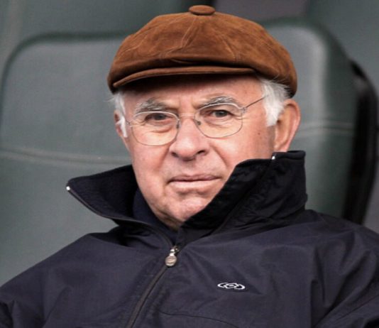 “Ο Ολυμπιακός Βόλου και ο Σάκης Τζήμας αποχαιρετούν τον Βασίλη Δανιήλ”