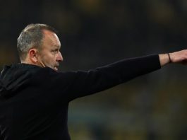 Μπράτσος: «Παίζαμε σε ένα γήπεδο γεμάτο από φίλαθλους της αντίπαλης ομάδας»