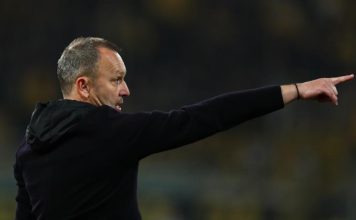 Μπράτσος: «Παίζαμε σε ένα γήπεδο γεμάτο από φίλαθλους της αντίπαλης ομάδας»