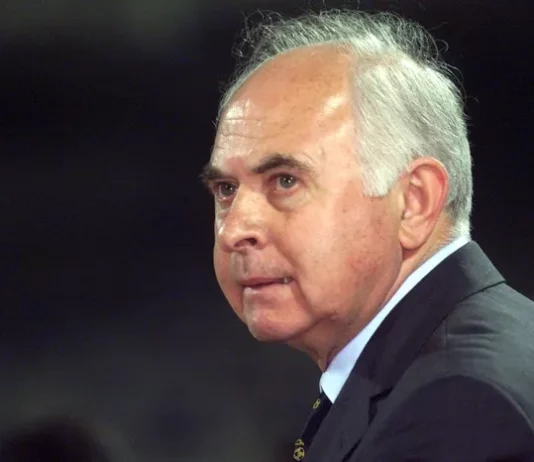 Θλίψη στο ελληνικό Ποδόσφαιρο: «Έφυγε» ο Βασίλης Δανιήλ – Η ιστορική διαδρομή του σε Νίκη και Ολυμπιακό Βόλου