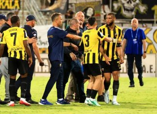 Μπέος: «Ο Γιόβιτς ντύθηκε μαϊμού και πήρε πέναλτι μαϊμού – Ποδοσφαιρικός αλήτης ο Μπρινιόλι» Μπέος: «Ο Γιόβιτς ντύθηκε μαϊμού και πήρε πέναλτι μαϊμού - Ποδοσφαιρικός αλήτης ο Μπρινιόλι»