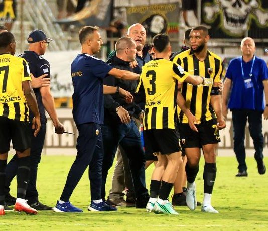 Μπέος: «Ο Γιόβιτς ντύθηκε μαϊμού και πήρε πέναλτι μαϊμού – Ποδοσφαιρικός αλήτης ο Μπρινιόλι» Μπέος: «Ο Γιόβιτς ντύθηκε μαϊμού και πήρε πέναλτι μαϊμού - Ποδοσφαιρικός αλήτης ο Μπρινιόλι»